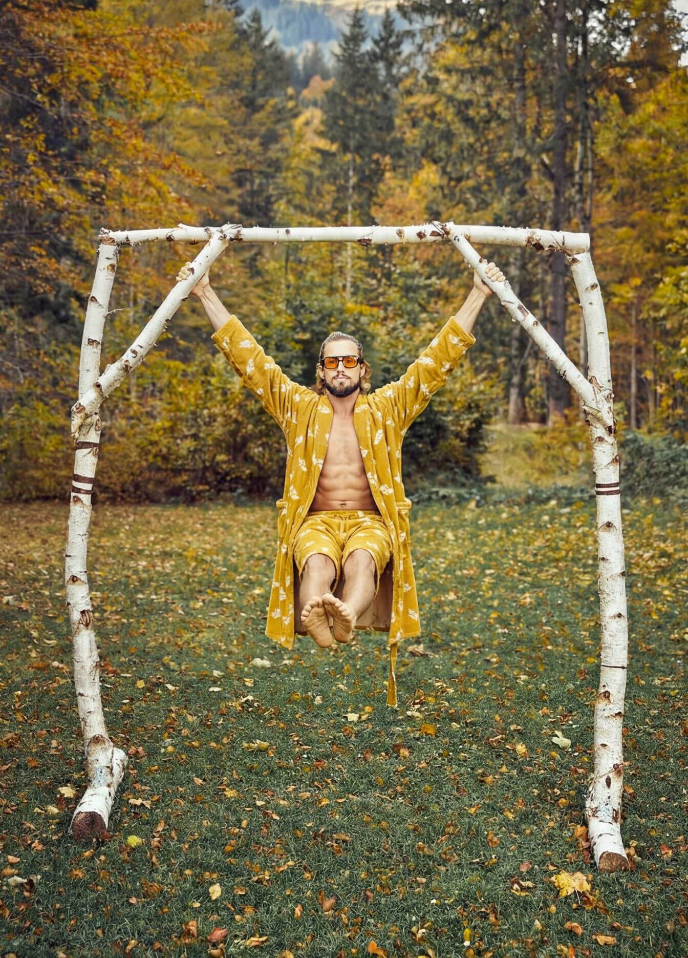 THE CAPTAIN ROBE GOLD